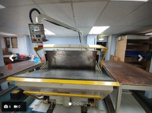Clam shell die cutter